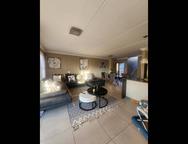 3 BEDROOM PROPERTY TO RENT IN KYALAMI HILLS